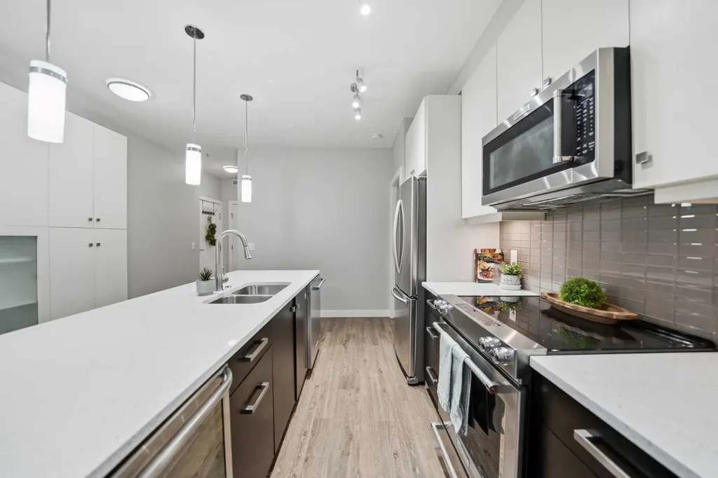 1720 10 Street SW Calgary AB T2T 3E8