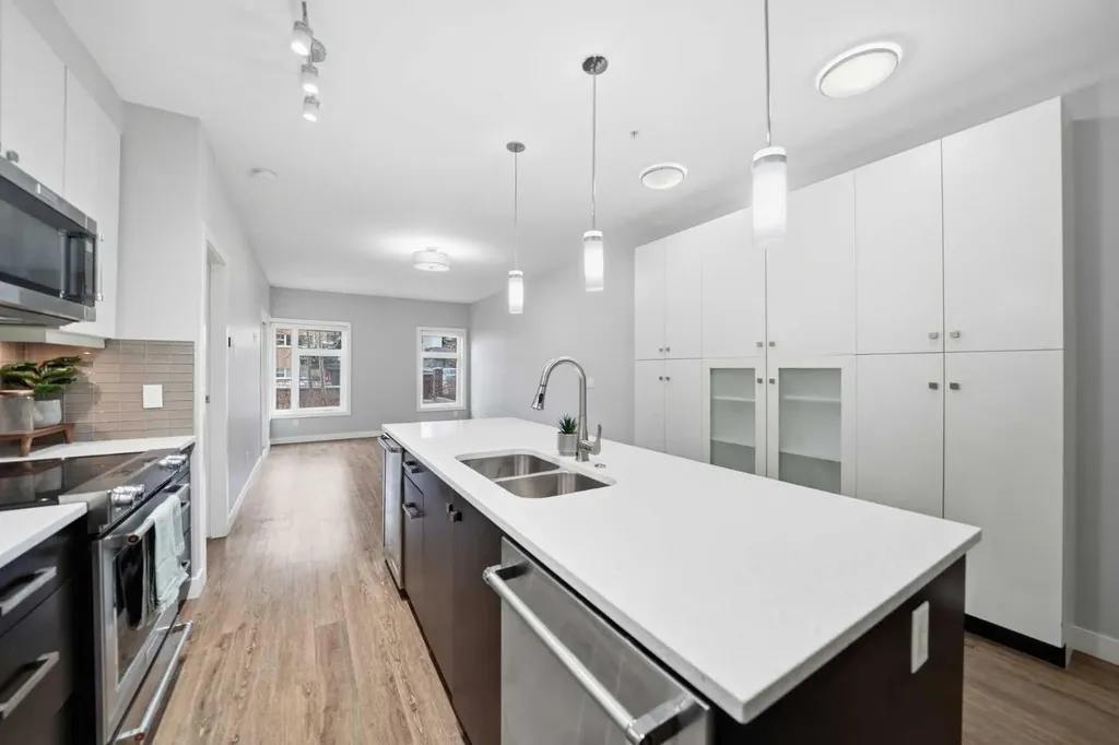 1720 10 Street SW Calgary AB T2T 3E8