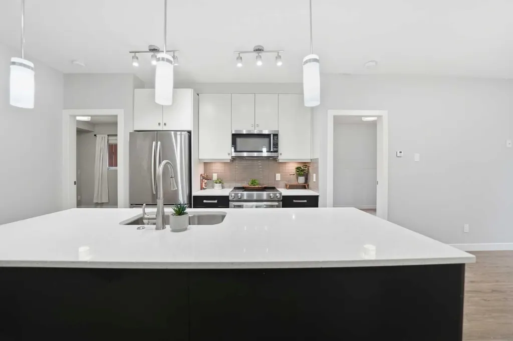 1720 10 Street SW Calgary AB T2T 3E8