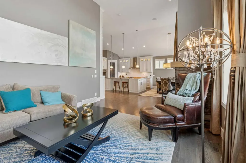 21 Rockford Road NW Calgary AB T3G 0c9