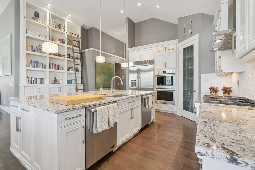 21 Rockford Road NW Calgary AB T3G 0c9