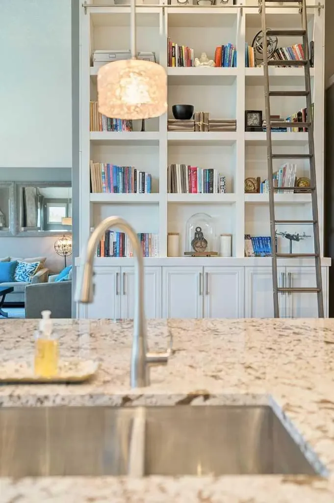 21 Rockford Road NW Calgary AB T3G 0c9