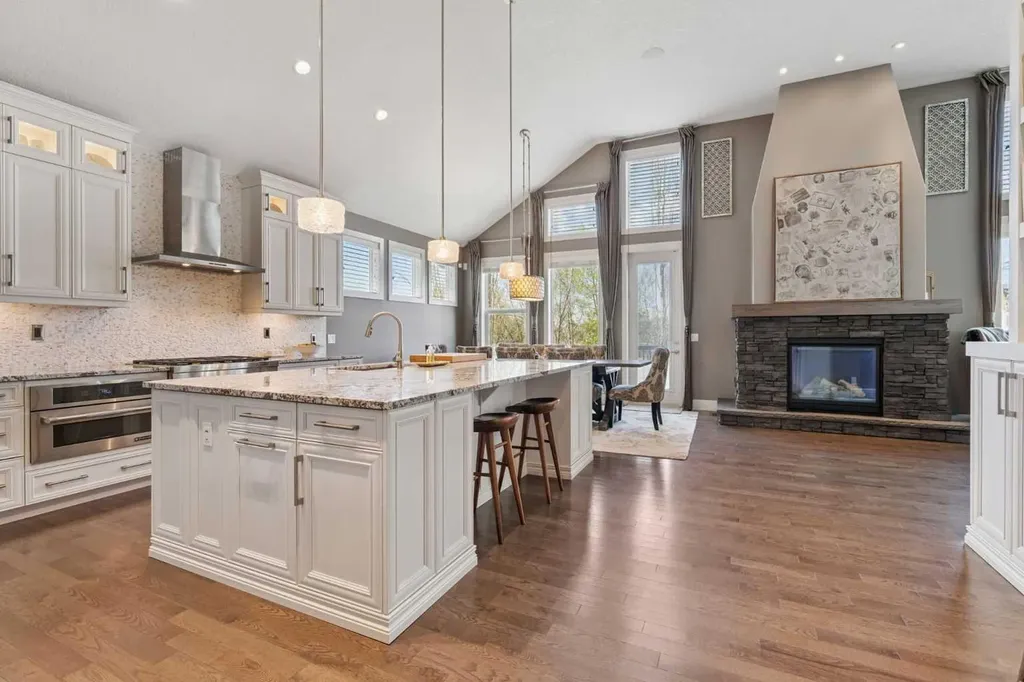 21 Rockford Road NW Calgary AB T3G 0c9