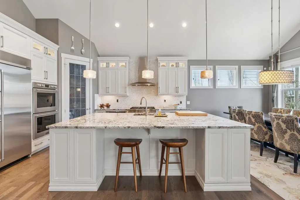 21 Rockford Road NW Calgary AB T3G 0c9