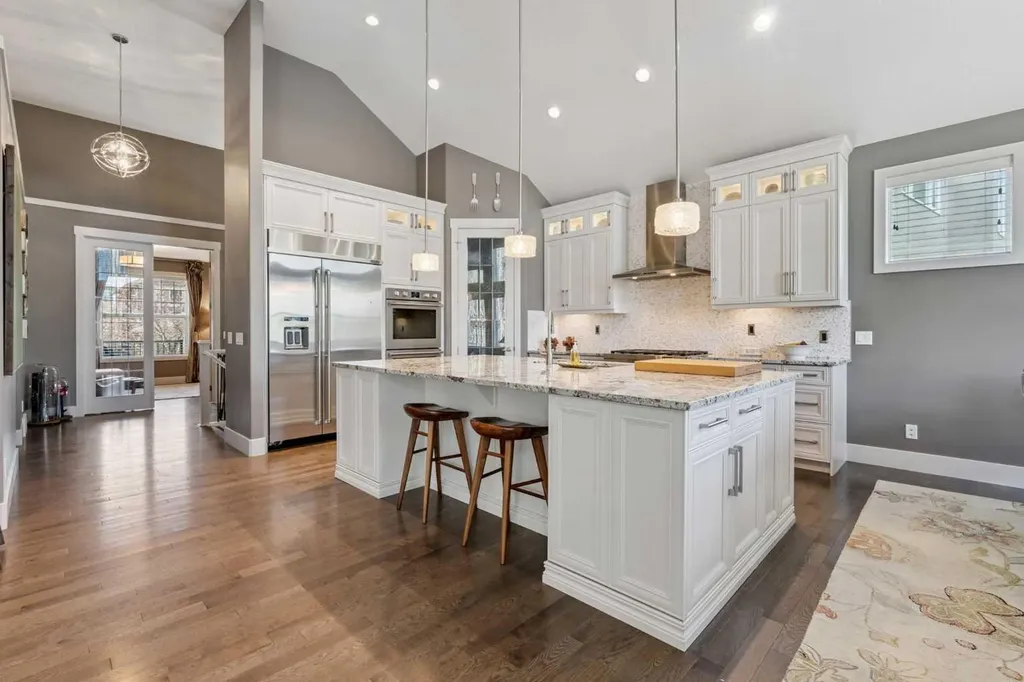 21 Rockford Road NW Calgary AB T3G 0c9