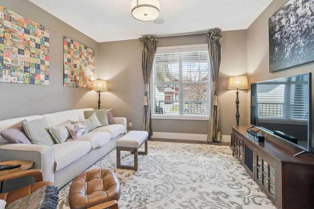 21 Rockford Road NW Calgary AB T3G 0c9