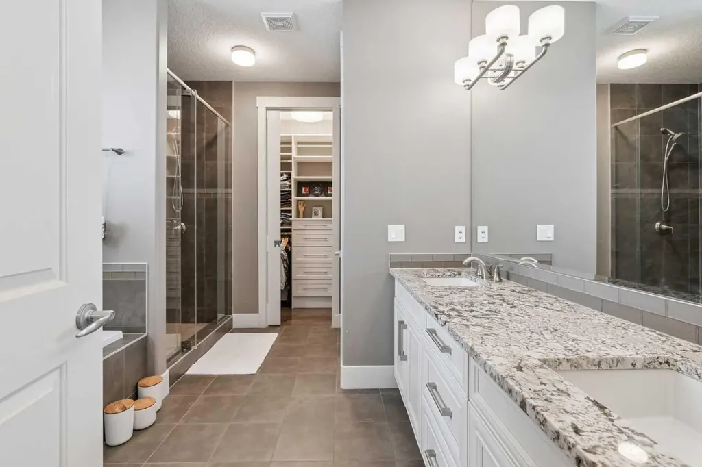21 Rockford Road NW Calgary AB T3G 0c9