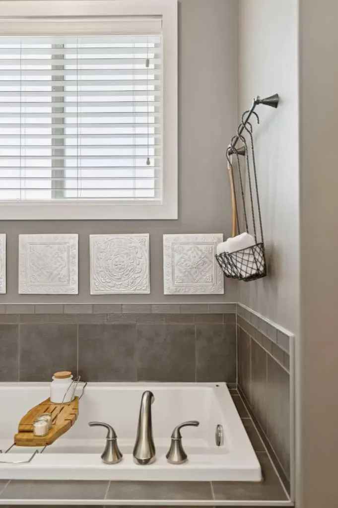 21 Rockford Road NW Calgary AB T3G 0c9
