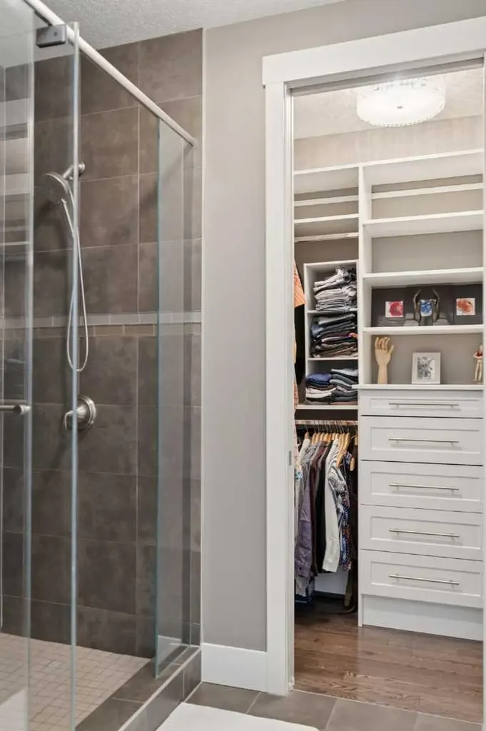 21 Rockford Road NW Calgary AB T3G 0c9