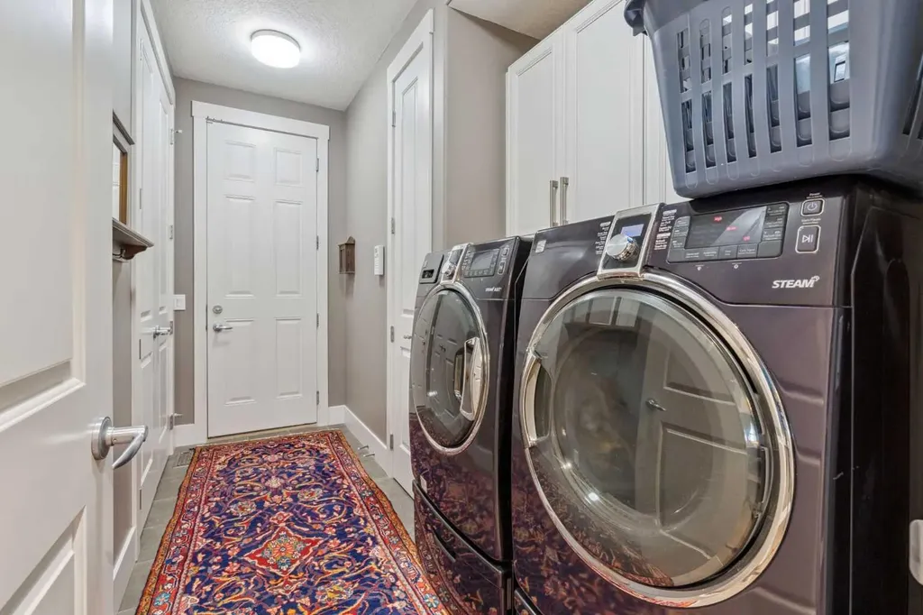 21 Rockford Road NW Calgary AB T3G 0c9