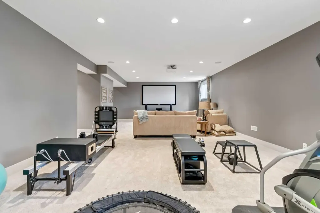 21 Rockford Road NW Calgary AB T3G 0c9