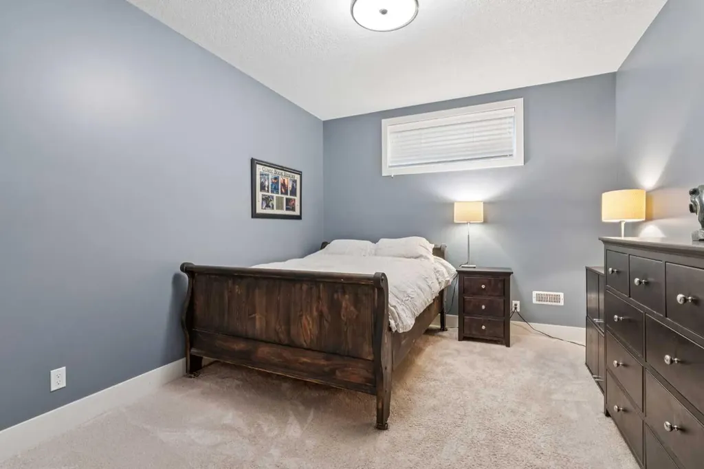 21 Rockford Road NW Calgary AB T3G 0c9