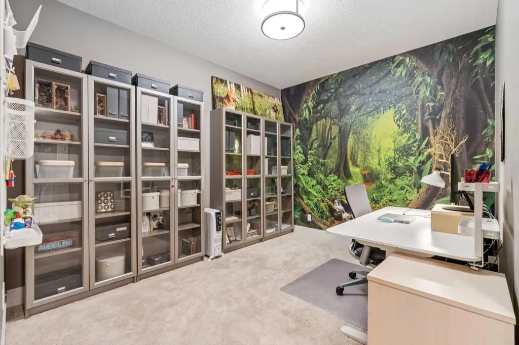 21 Rockford Road NW Calgary AB T3G 0c9