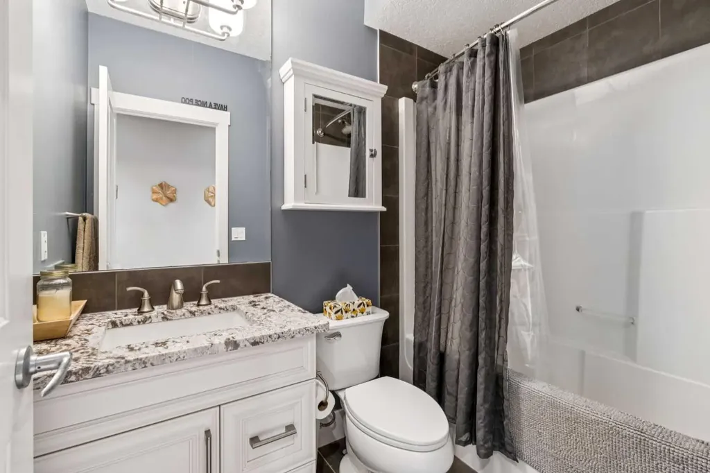 21 Rockford Road NW Calgary AB T3G 0c9