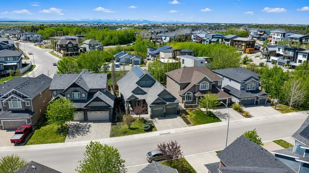 21 Rockford Road NW Calgary AB T3G 0c9