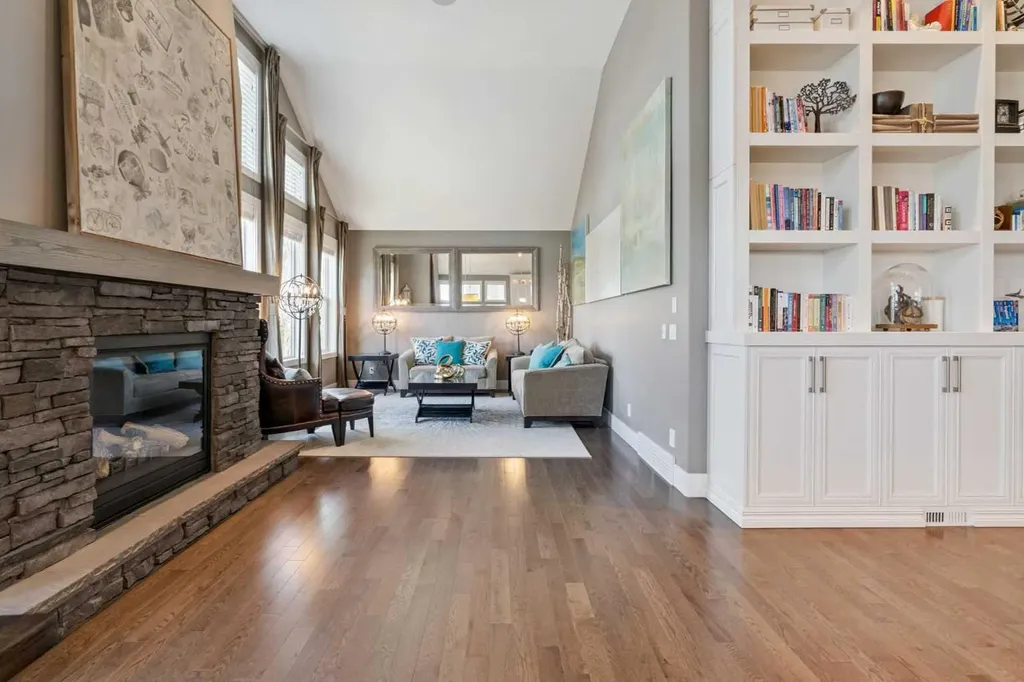 21 Rockford Road NW Calgary AB T3G 0c9
