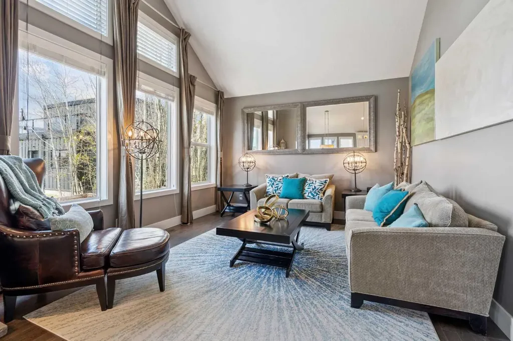 21 Rockford Road NW Calgary AB T3G 0c9