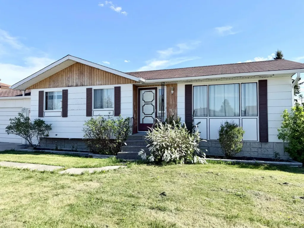 5107 46 Avenue Mayerthorpe AB T0E 1N0