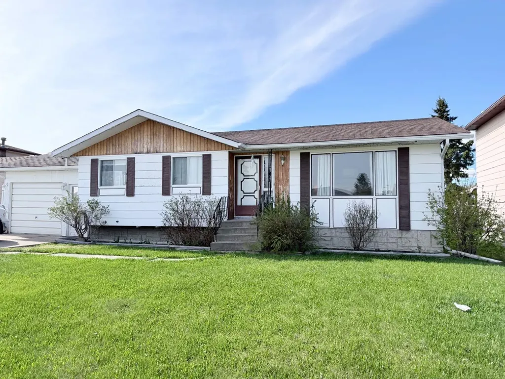5107 46 Avenue Mayerthorpe AB T0E 1N0