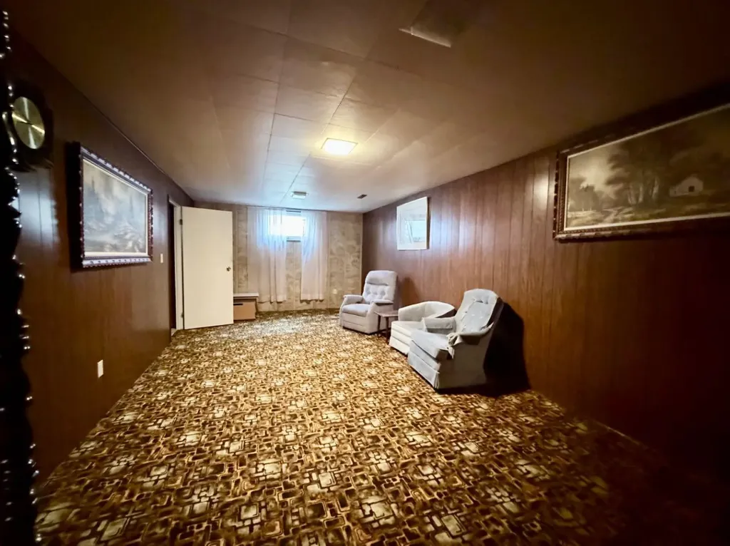5107 46 Avenue Mayerthorpe AB T0E 1N0