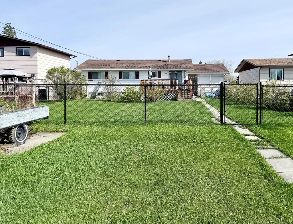 5107 46 Avenue Mayerthorpe AB T0E 1N0