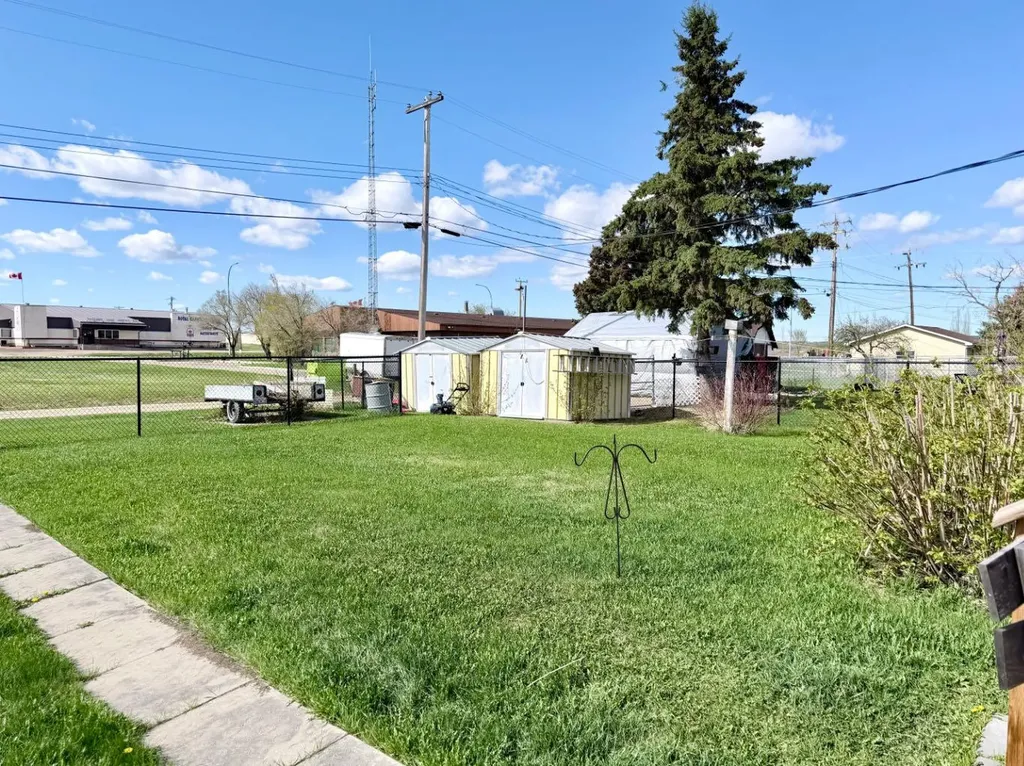 5107 46 Avenue Mayerthorpe AB T0E 1N0