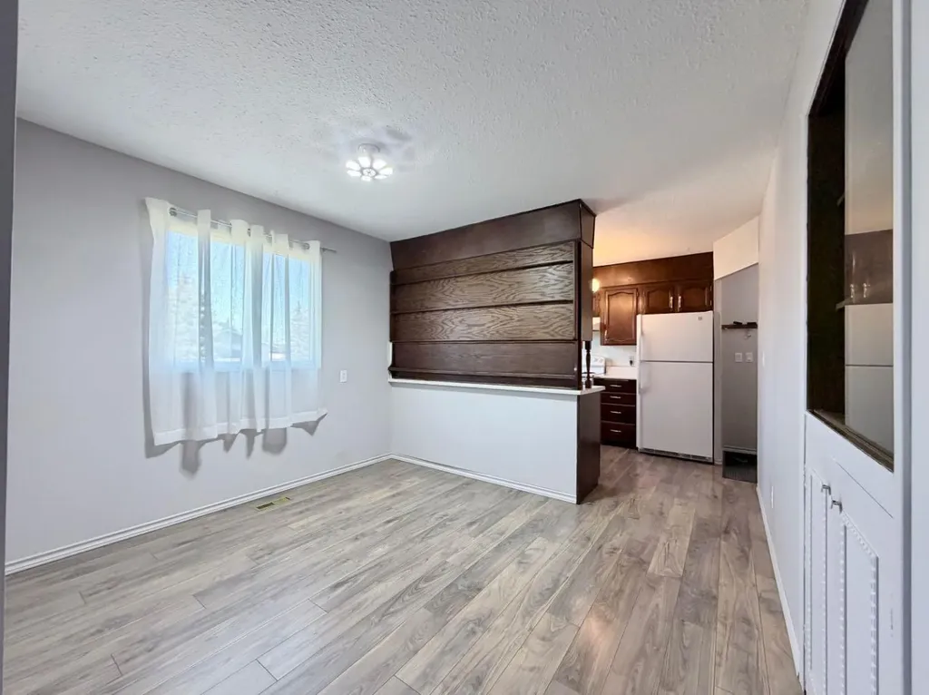 5107 46 Avenue Mayerthorpe AB T0E 1N0