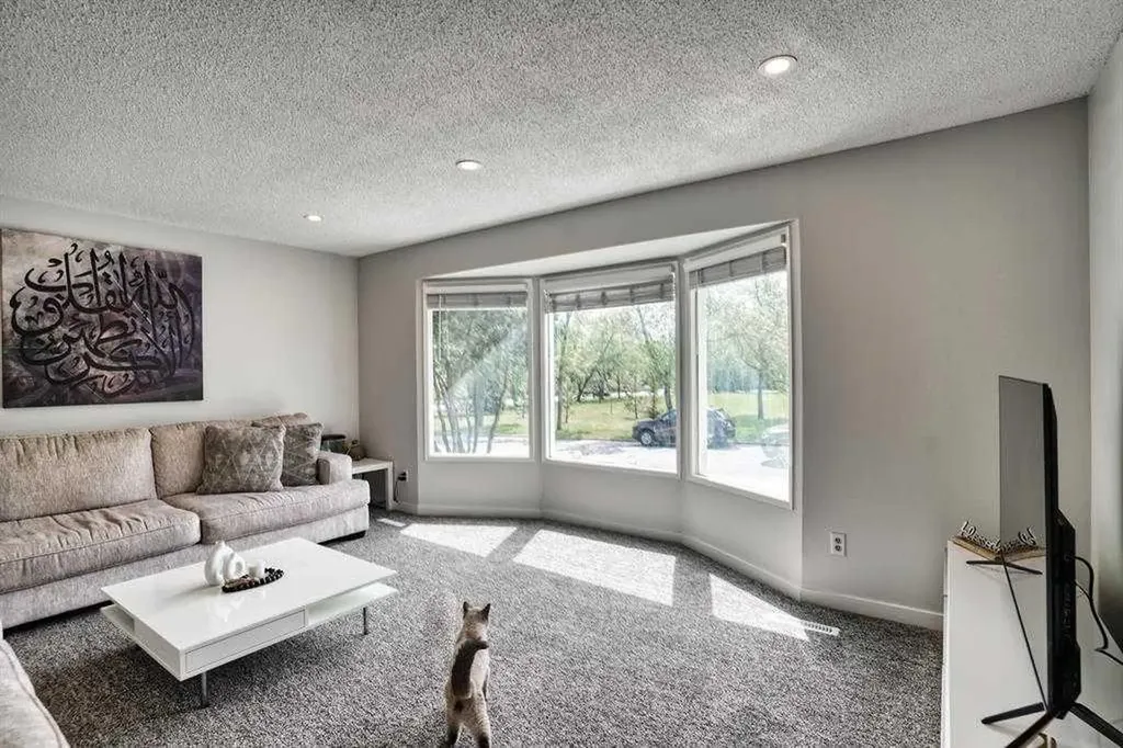 2418 27 Street SE Calgary AB t2b0r2