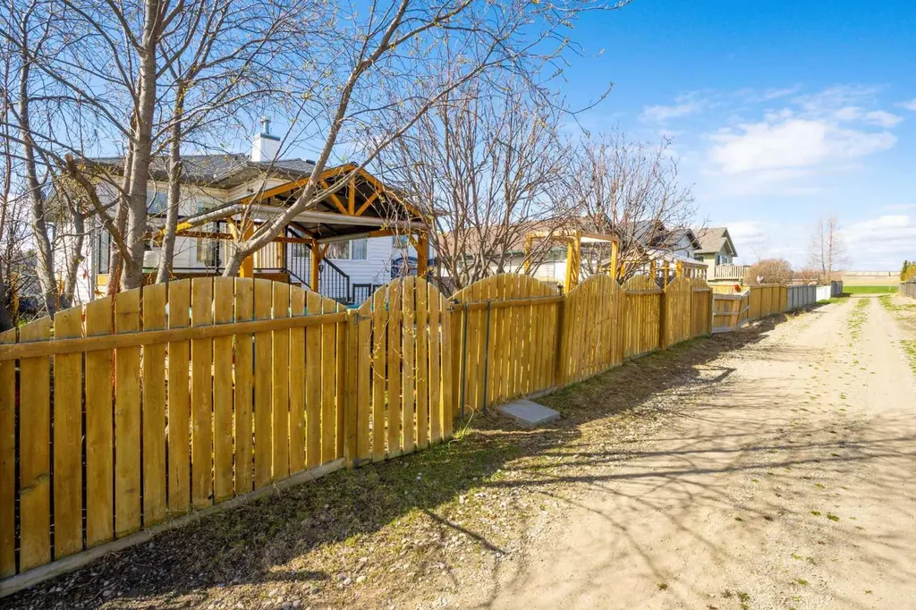 308 Carriage Lane Drive Carstairs AB T0M0N0