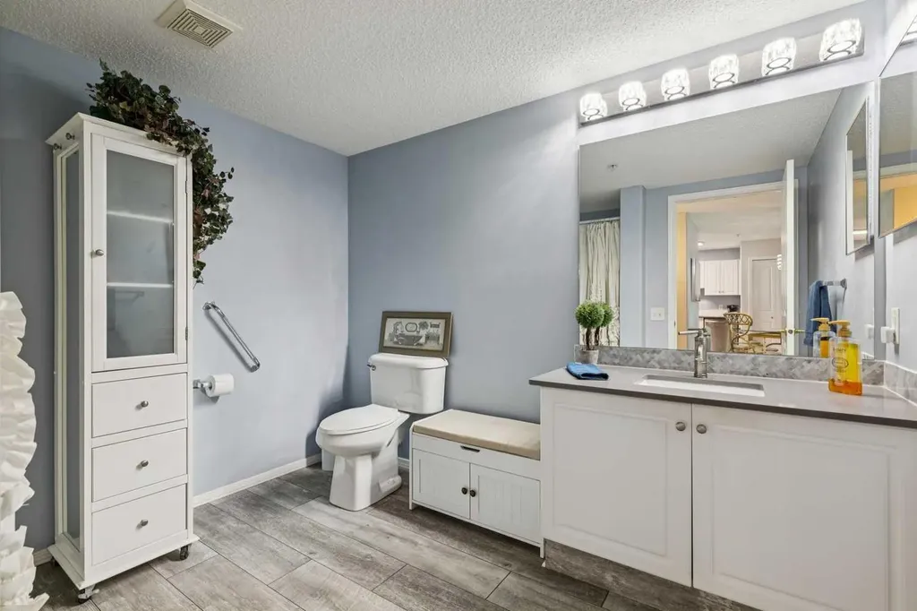 5000 Somervale Court SW Calgary AB T2Y 4M1