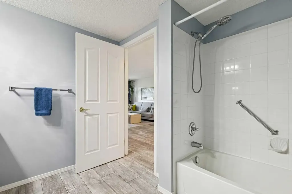 5000 Somervale Court SW Calgary AB T2Y 4M1