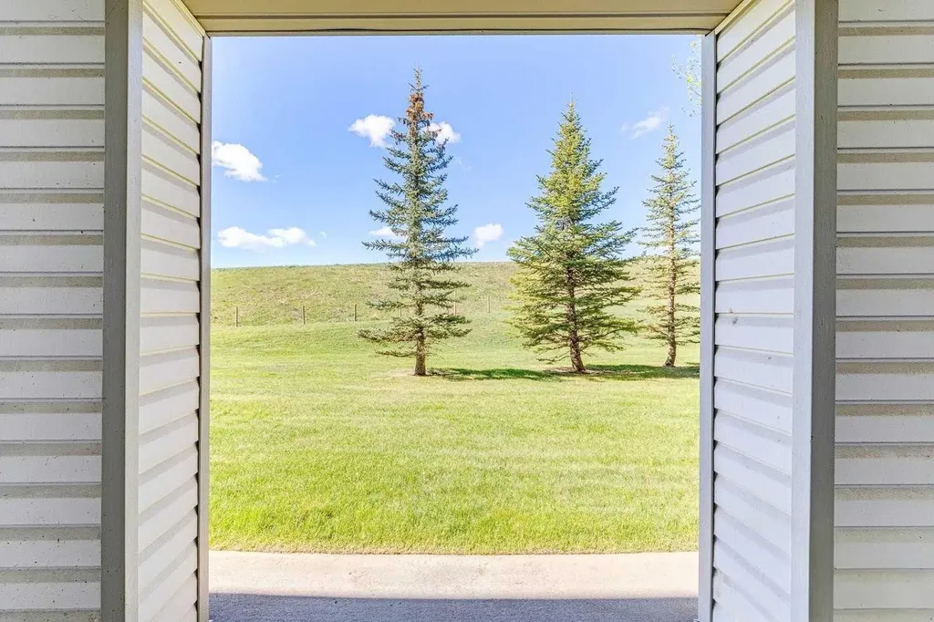 5000 Somervale Court SW Calgary AB T2Y 4M1