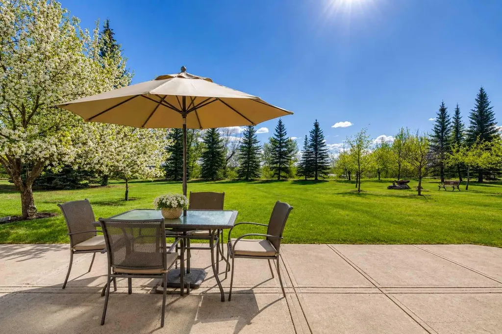 5000 Somervale Court SW Calgary AB T2Y 4M1