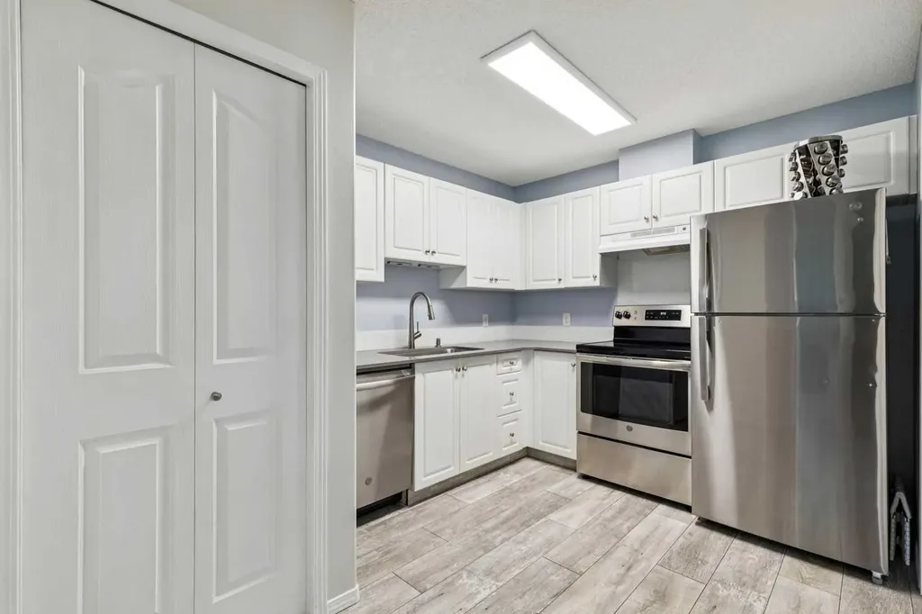 5000 Somervale Court SW Calgary AB T2Y 4M1