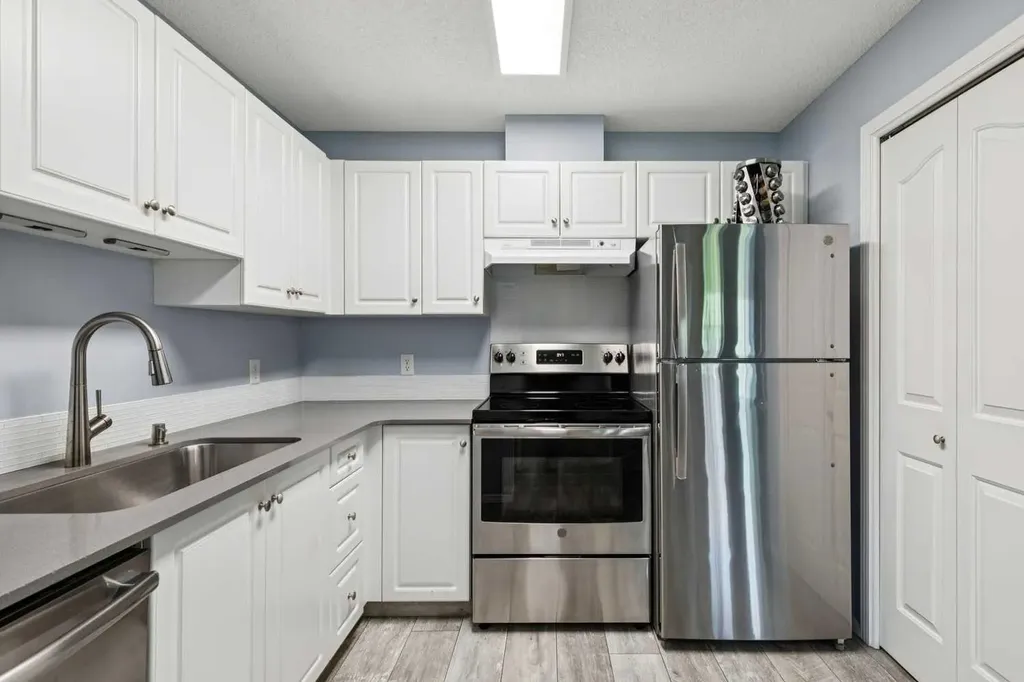 5000 Somervale Court SW Calgary AB T2Y 4M1