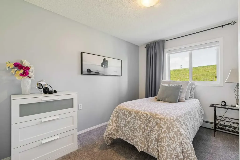 5000 Somervale Court SW Calgary AB T2Y 4M1