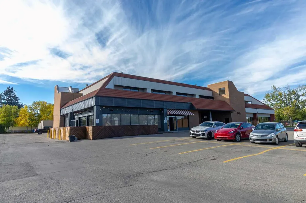 2411 4 Street NW Calgary AB T2M 2Z8