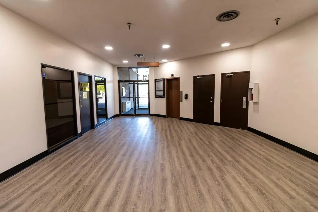 2411 4 Street NW Calgary AB T2M 2Z8