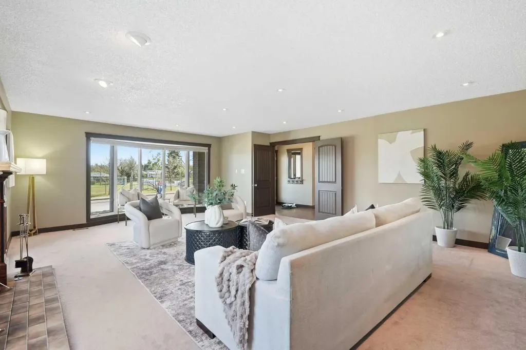 4108 Gatefield Avenue SW Calgary AB T3E 4C5