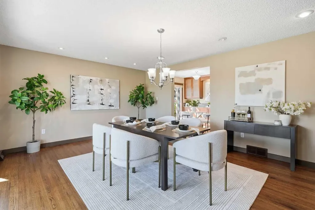 4108 Gatefield Avenue SW Calgary AB T3E 4C5