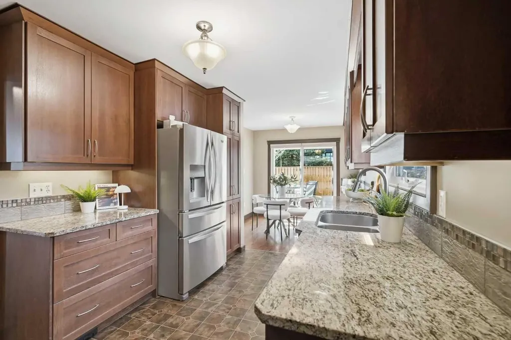 4108 Gatefield Avenue SW Calgary AB T3E 4C5