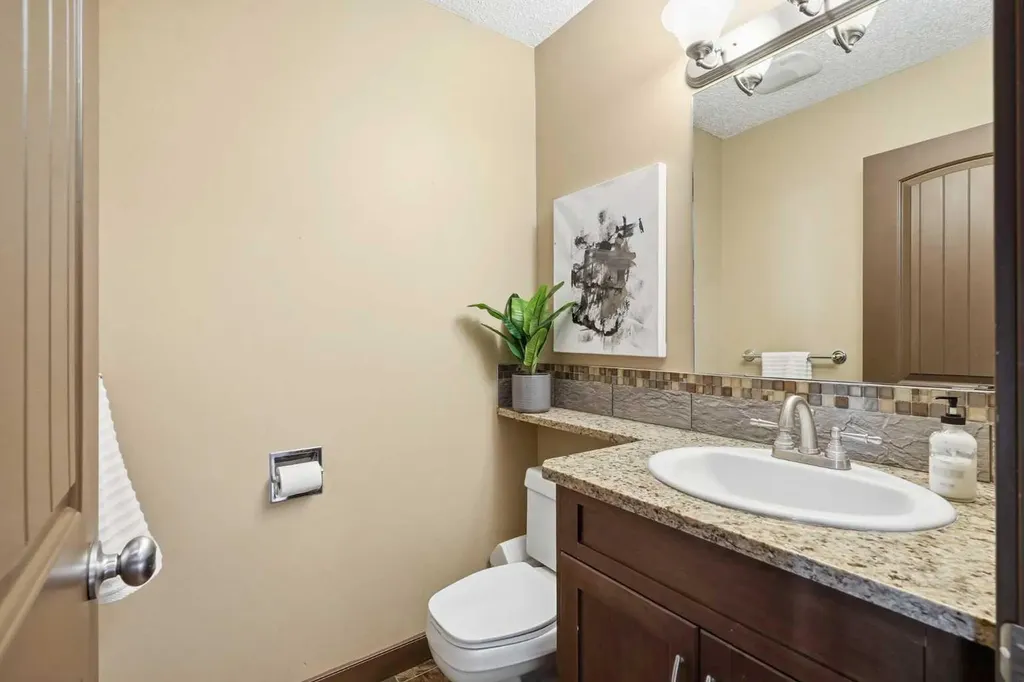 4108 Gatefield Avenue SW Calgary AB T3E 4C5