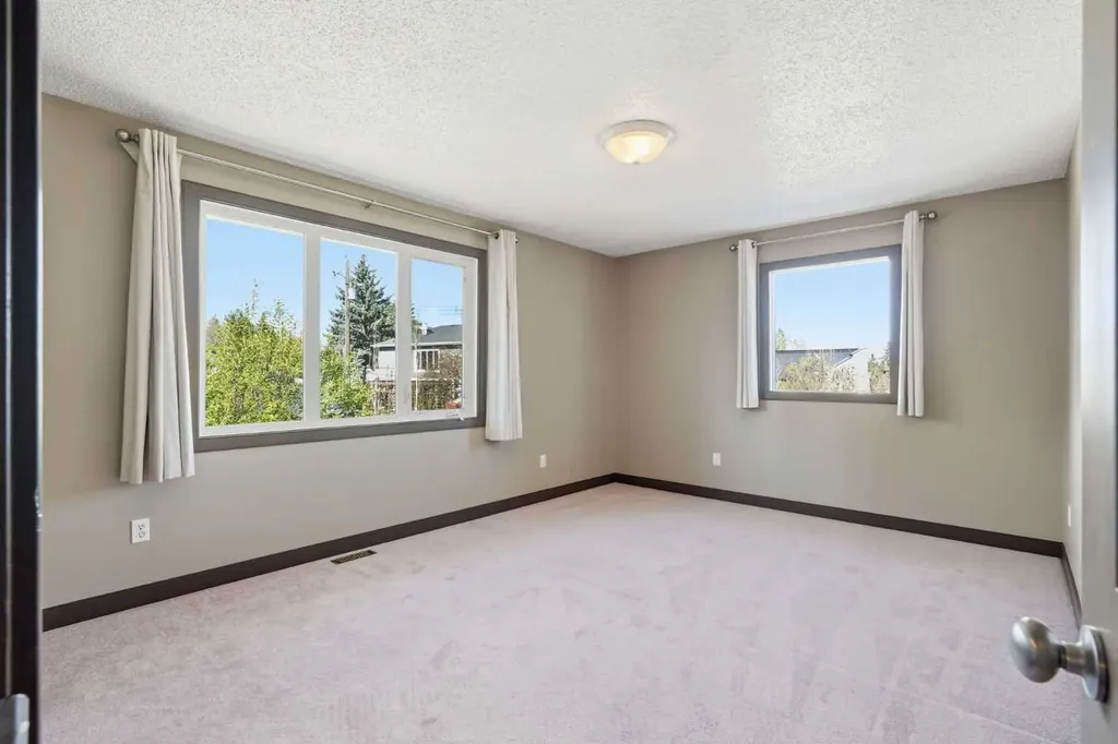 4108 Gatefield Avenue SW Calgary AB T3E 4C5