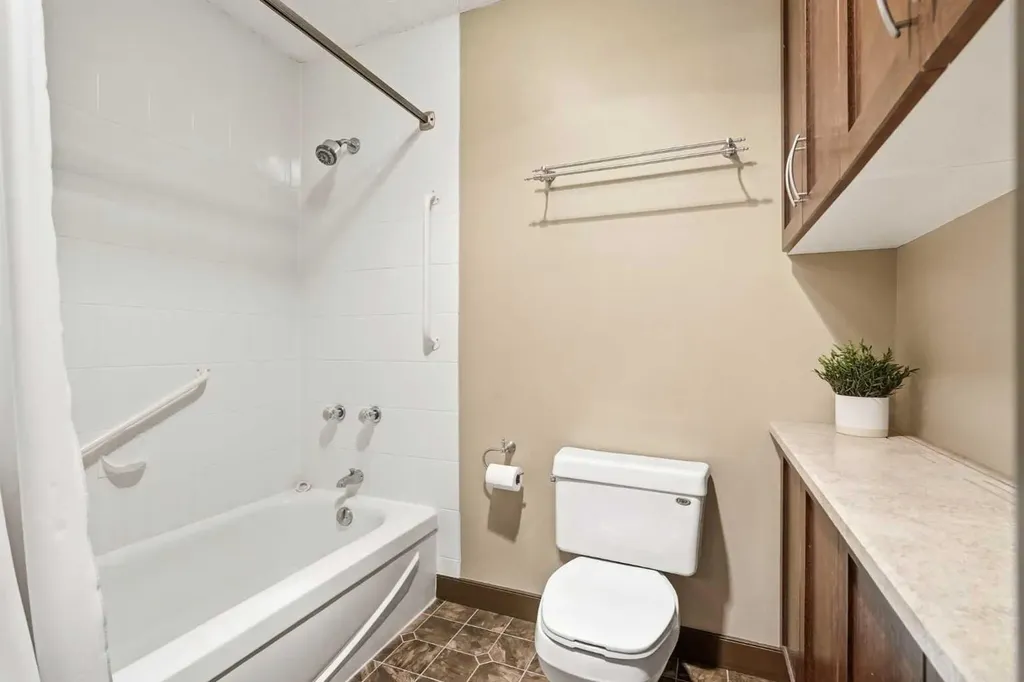 4108 Gatefield Avenue SW Calgary AB T3E 4C5