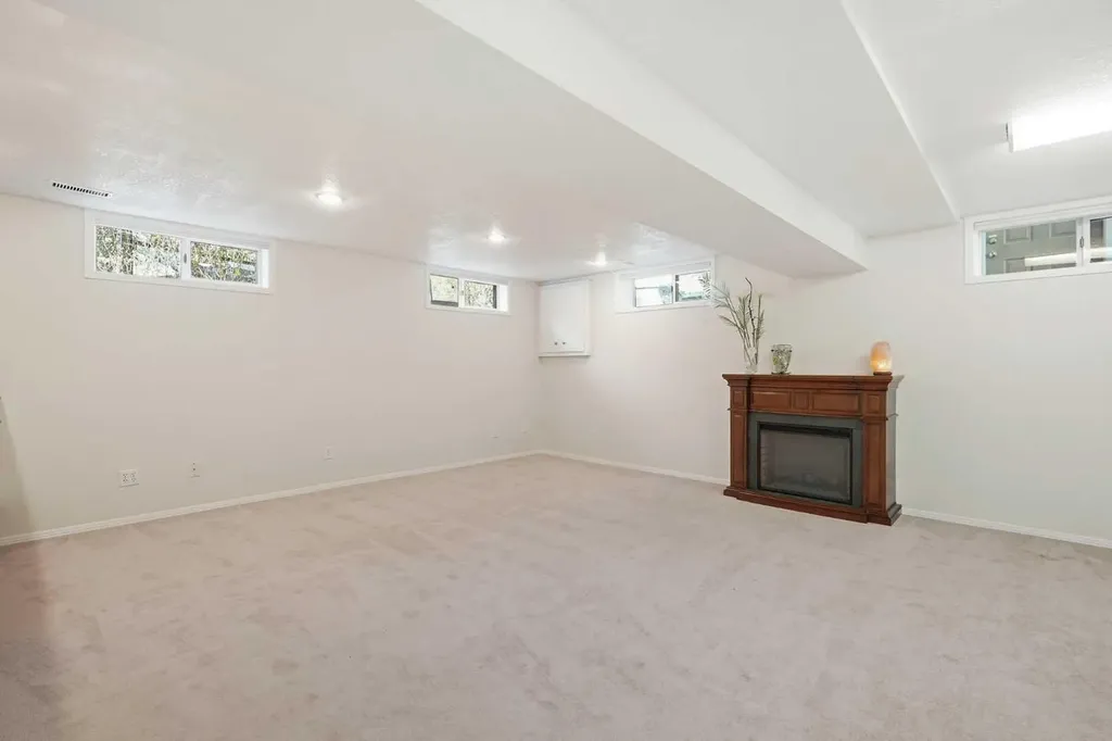 4108 Gatefield Avenue SW Calgary AB T3E 4C5