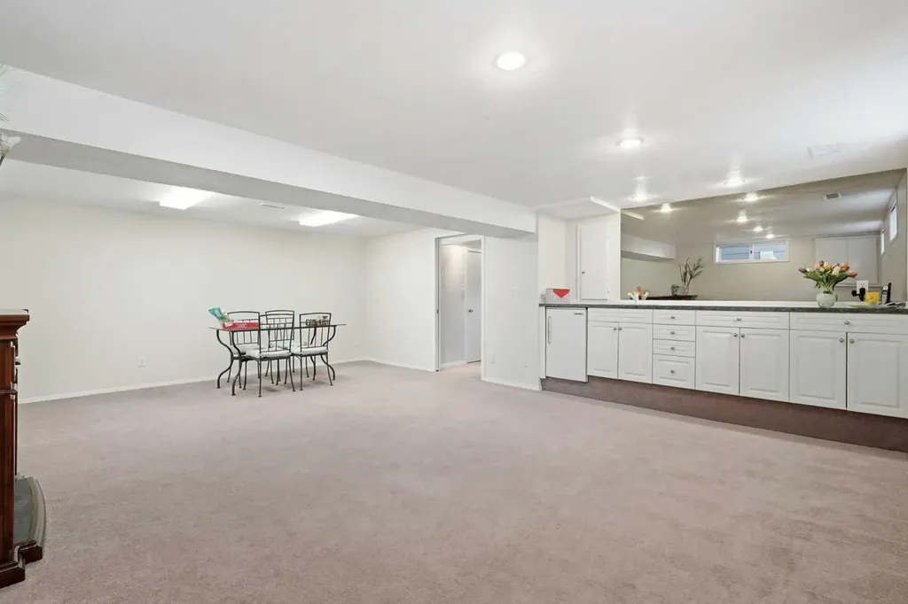 4108 Gatefield Avenue SW Calgary AB T3E 4C5