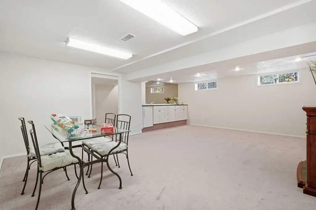 4108 Gatefield Avenue SW Calgary AB T3E 4C5