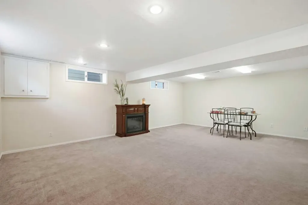 4108 Gatefield Avenue SW Calgary AB T3E 4C5