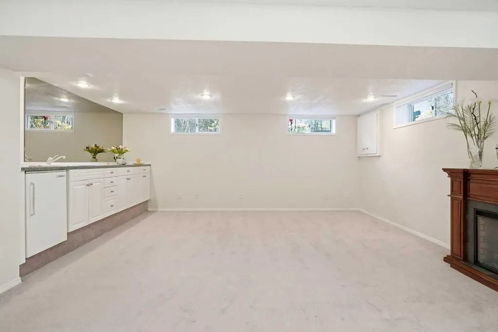 4108 Gatefield Avenue SW Calgary AB T3E 4C5