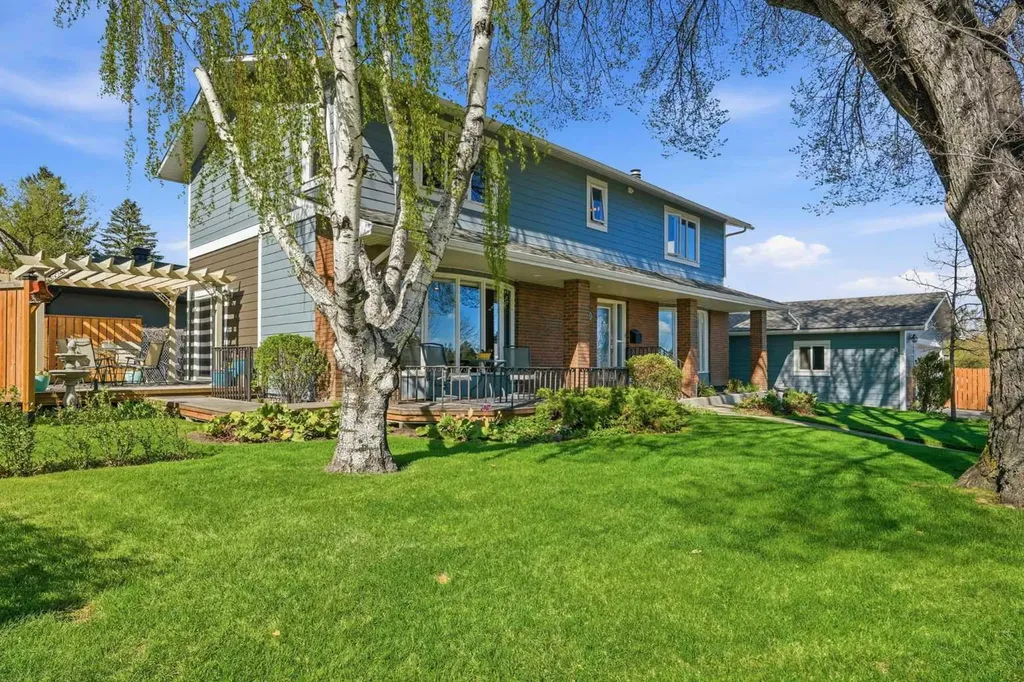 4108 Gatefield Avenue SW Calgary AB T3E 4C5